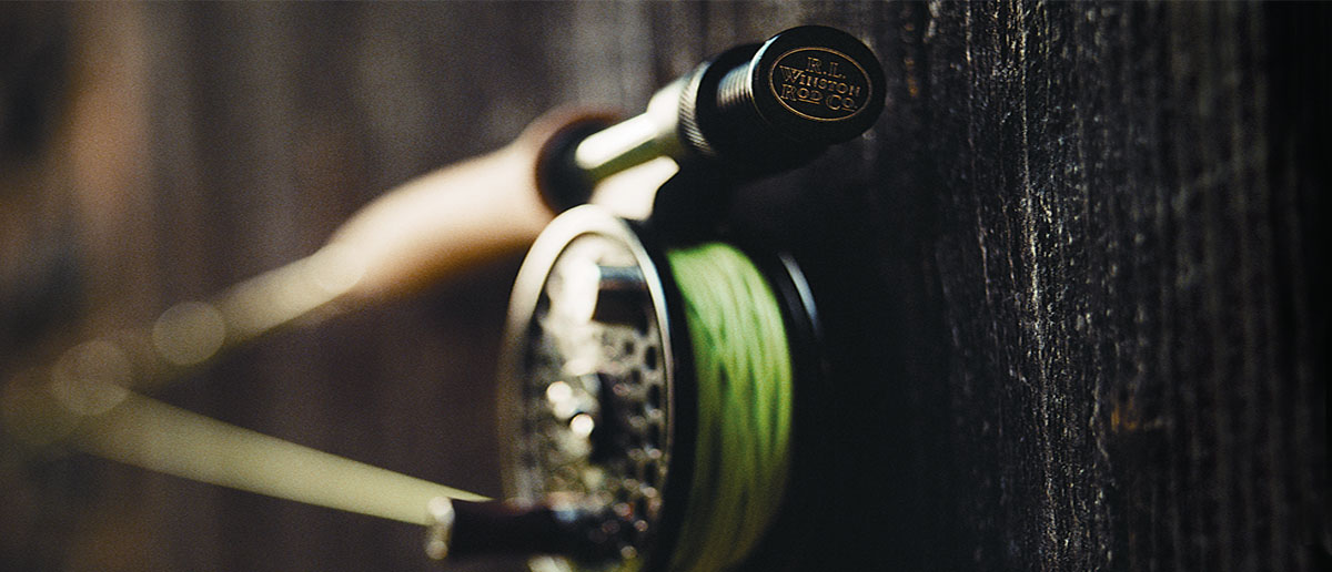 Rollenhalter einer Winston Fliegenrute mit Fliegenrolle bei Flyfishing Europe.