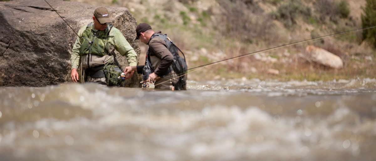 Umpqua Ledges Waist Pack hält alles notwendige beim Fliegenfischen bereit - auch wenn es für Ihren Fliegenfischer-Freund ist. Online kaufen im Fliegenfischen Online-Shop bei Flyfishing Europe.