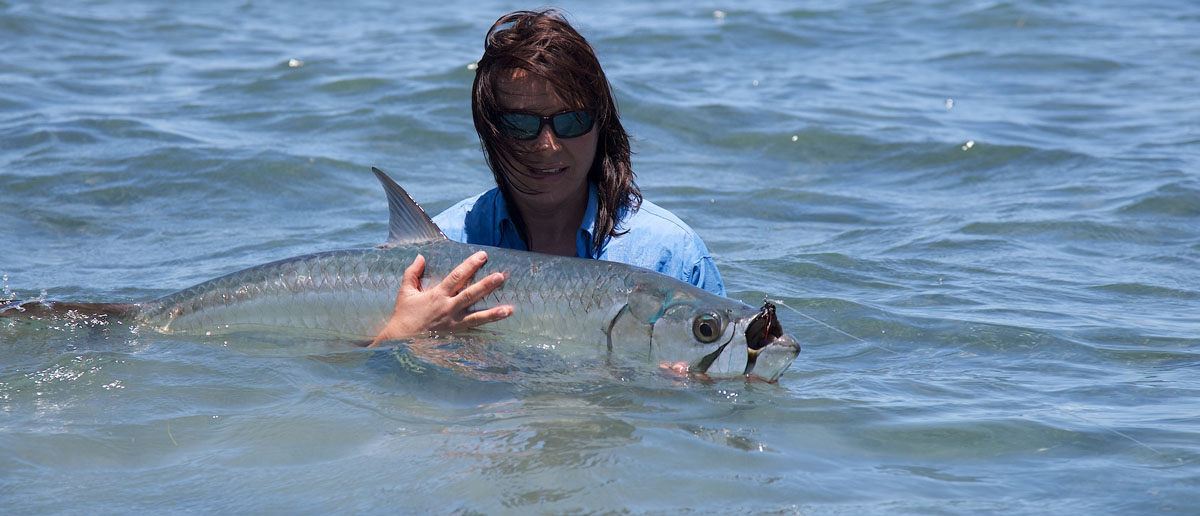 Kuba, Tarpon und viel Sonnenschein, eine gute Polarisationsbrille ist hier für Mirjana Pavlic pflicht