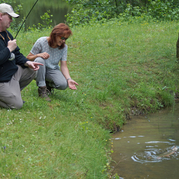 Eintages-Kurs für Einsteiger ins Fliegenfischen Landung Fisch