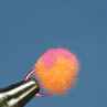 Glow Bug Fliege gebunden mit Egg Yarn fl. orange und pink zum Fliegenbinden unter Fliegenbindematerial bei FFE