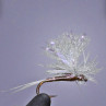 Parachute Fliege gebunden mit Krystal Flash UV blau zum Fliegenbinden unter Fliegenbindematerial bei Flyfishing Europe