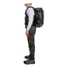 Simms G3 Guide Backpack getragen Seitenansicht