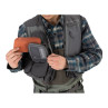 Simms Freestone Vest Watweste Detail Brusttasche Fliegendosen