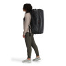 Simms Tailwind Duffel 80L black als Rucksack getragen Seitenansicht