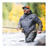 SIMMS G3 Guide Jacket Fliegenfischer beim Werfen maximale Bewegungsfreiheit