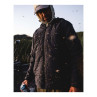 Simms Fall Run Hooded Jacket black am Wasser im Einsatz
