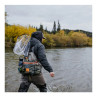 Fishpond Stormshadow Lumbar Pack im Einsatz am Wasser