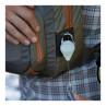 Fishpond Arrowhead Retractor am Hip Pack befestigt