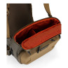 Simms Headwaters Chest Pack hickory geoeffnetes Hauptfach der Brusttasche